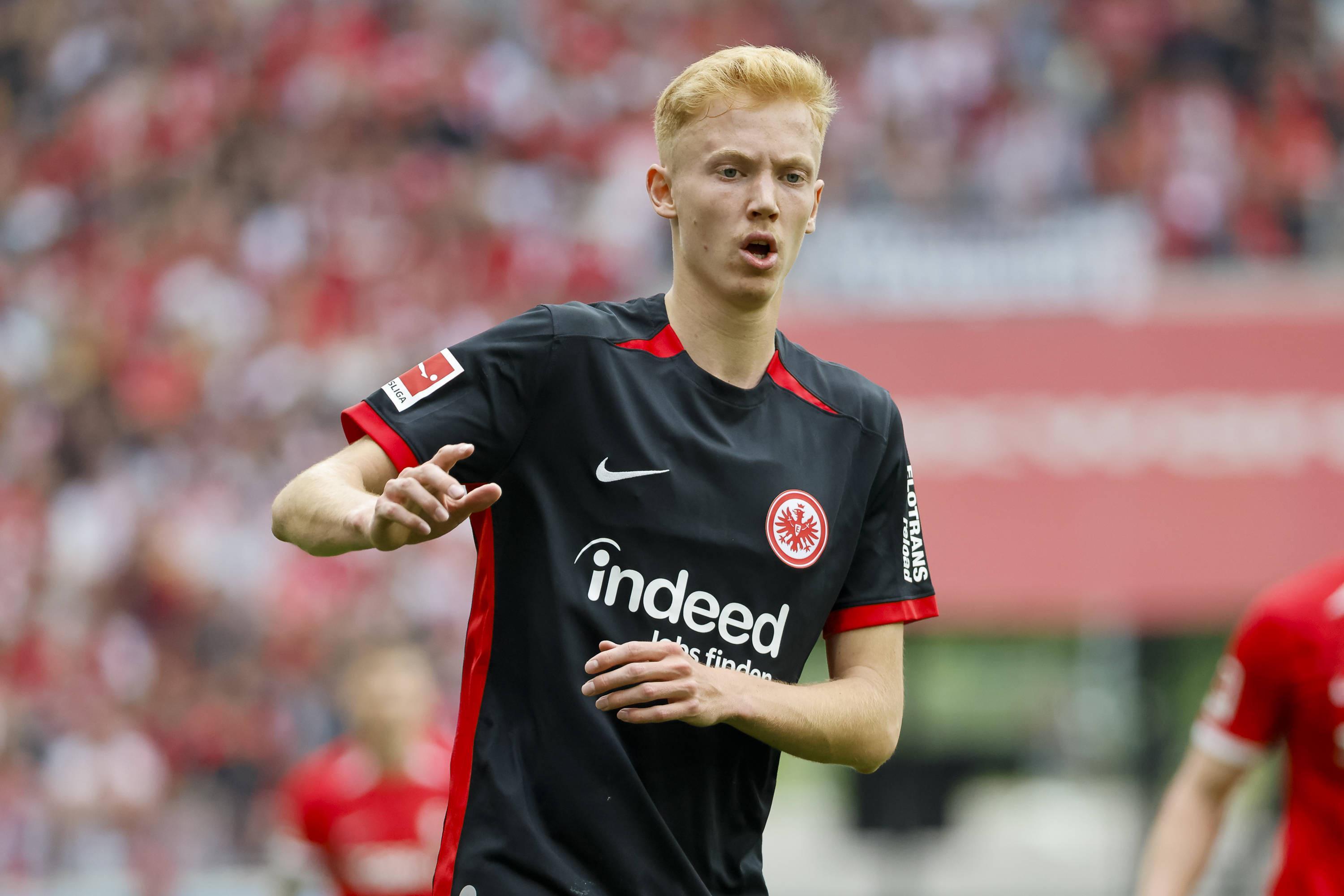 罗马诺：法鹰中场拉尔森拒绝沙特巨额合同，希望继续留在欧洲踢球